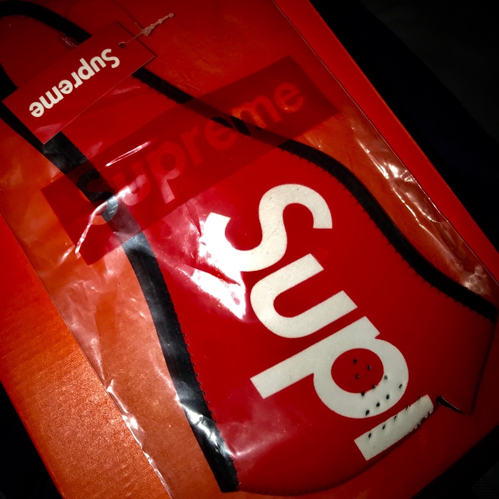 SUPREME NEOPRENE FACE MASK RED